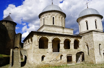 Успенский собор и Провиантская башня в Ивангородской крепости