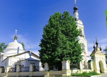 Троицкая церковь в Плёсе - архитектурный ансамбль