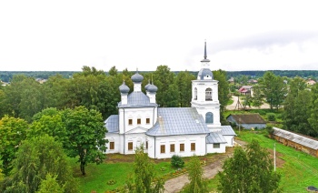 Никольская церковь в посёлке Кадый