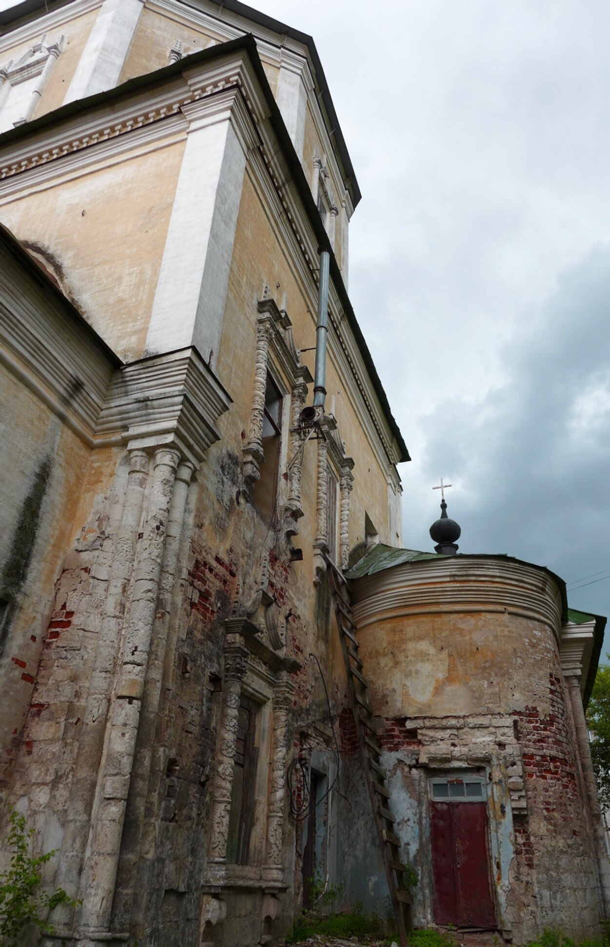 Церковь Святой Троицы за Волгой в Твери