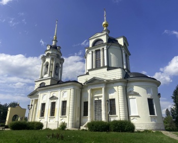 Интерьер Церкви иконы Божией Матери «Знамение» в Комлево