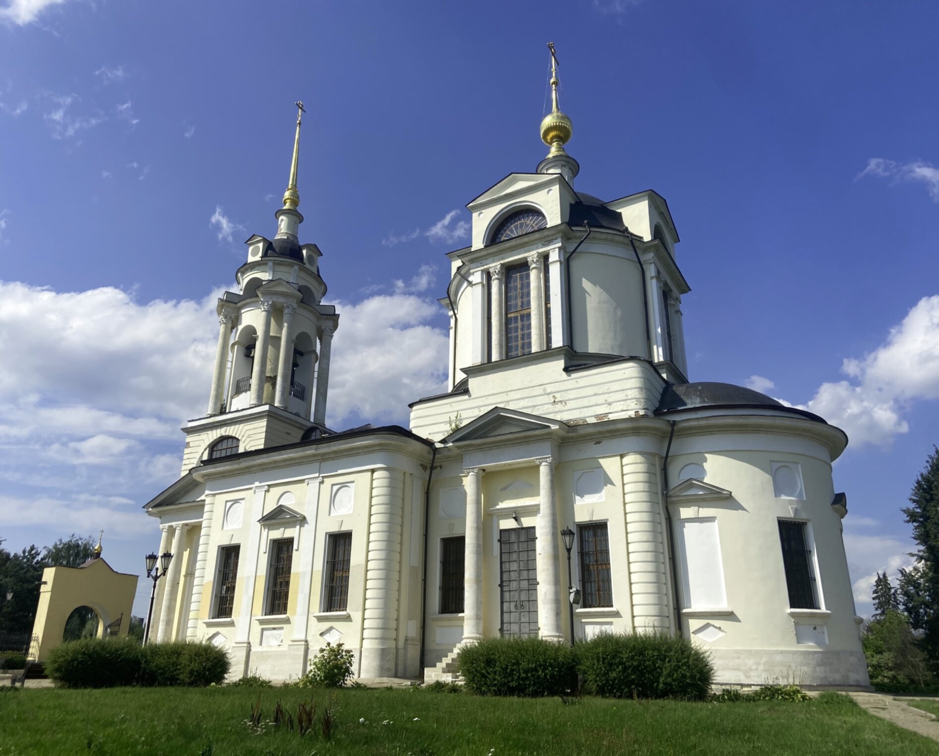 Интерьер Церкви иконы Божией Матери «Знамение» в Комлево