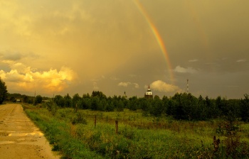 Троицкая церковь в Кречетово (Погост) с радугой