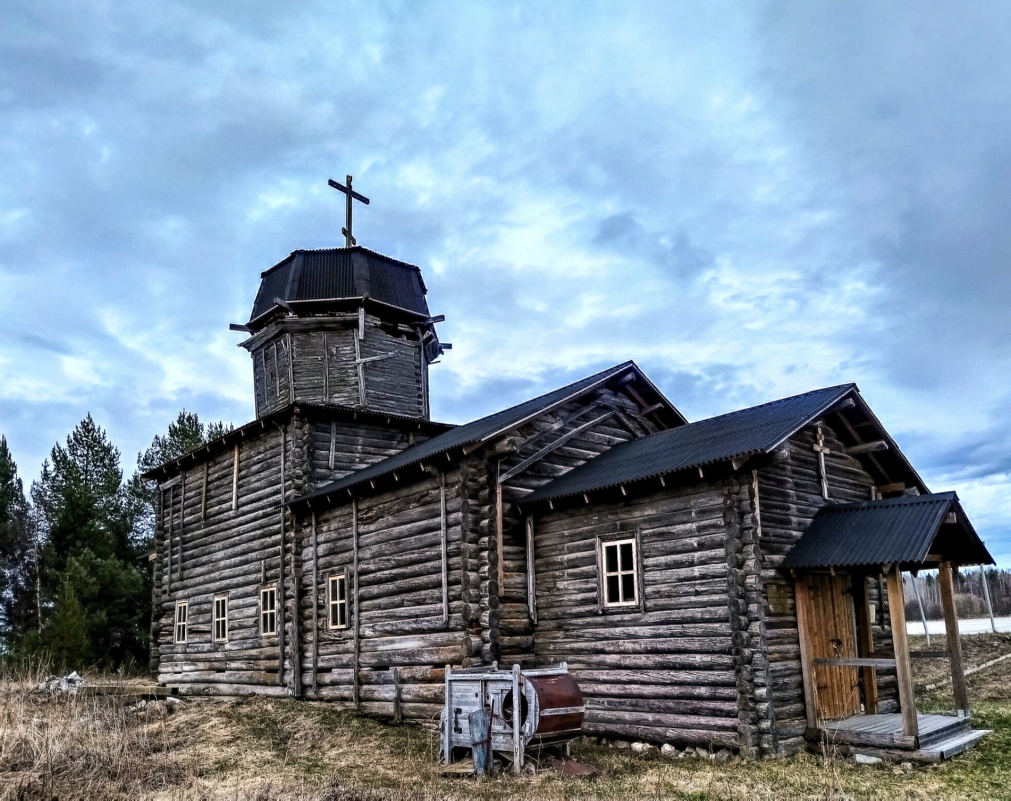 Покровская церковь в Усть-Ваеньге - памятник деревянного зодчества