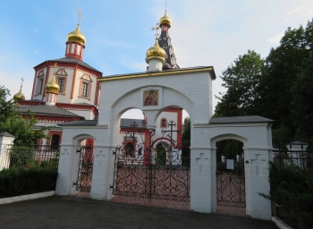 Храм Грузинской иконы Божией Матери в селе Якшино