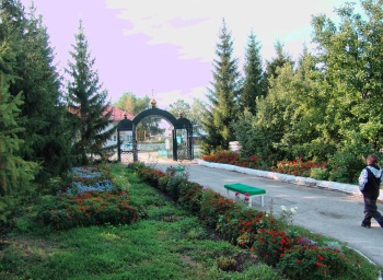 Врата и купол Свято-Михайловского храма в селе Шигоны
