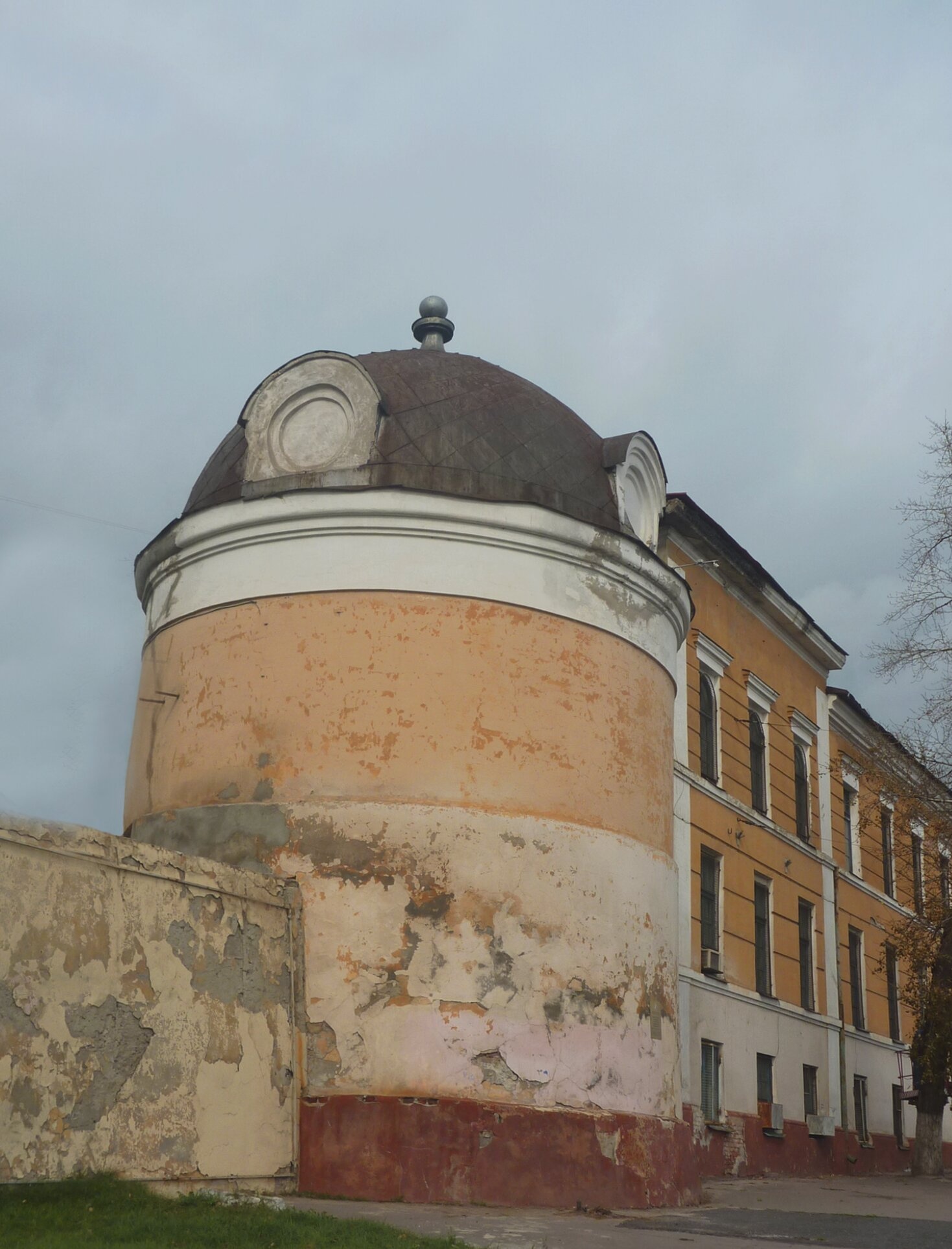 Башня ограды Курского Знаменского монастыря