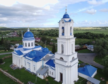 Церковь Троицы Живоначальной в селе Красный Бор