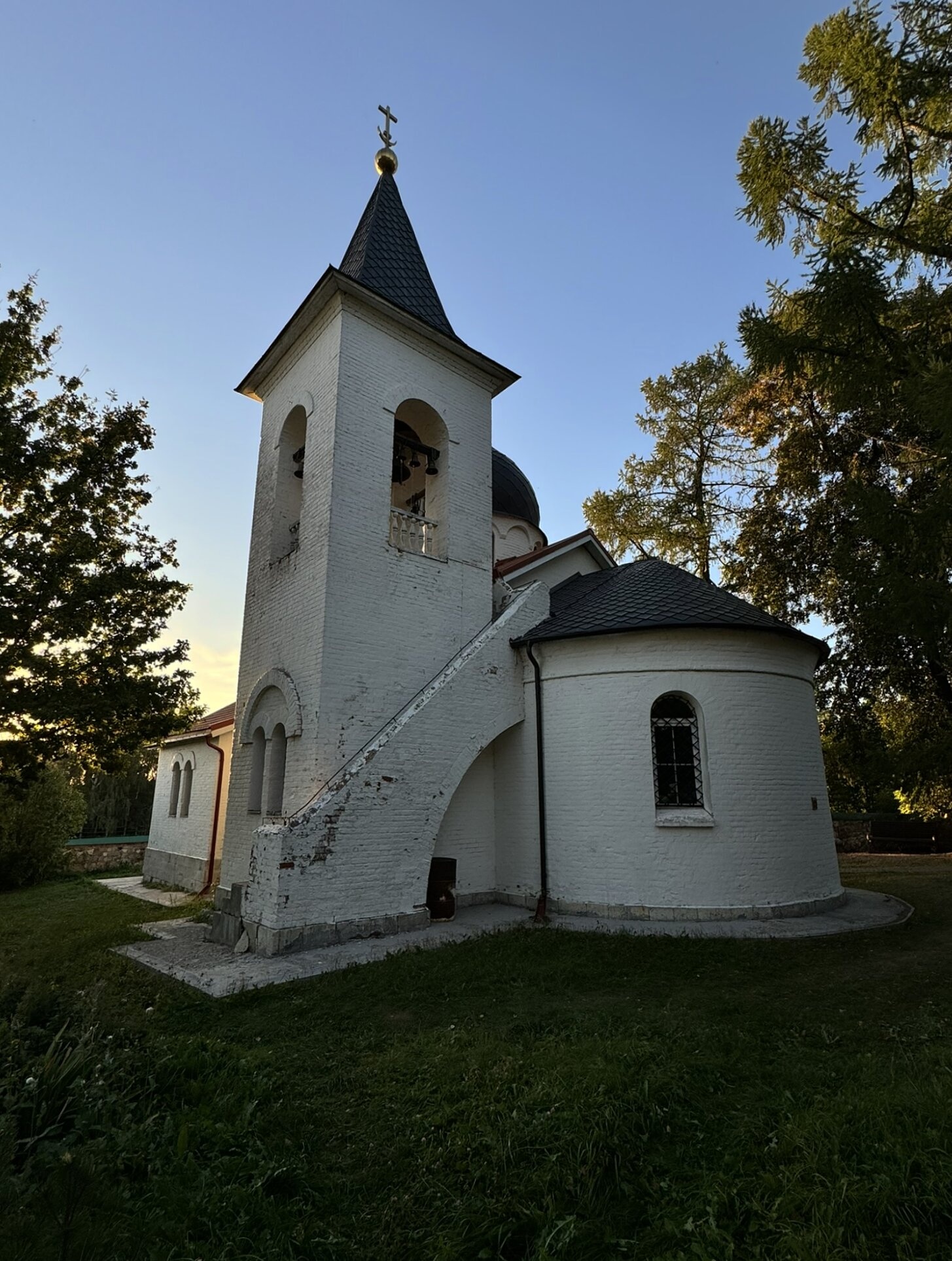 Церковь Троицы Живоначальной в селе Бёхово: фотография и описание