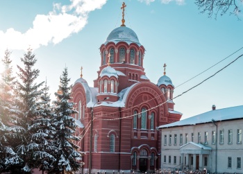Никольский собор Покровского Хотькова монастыря в зимнем убранстве