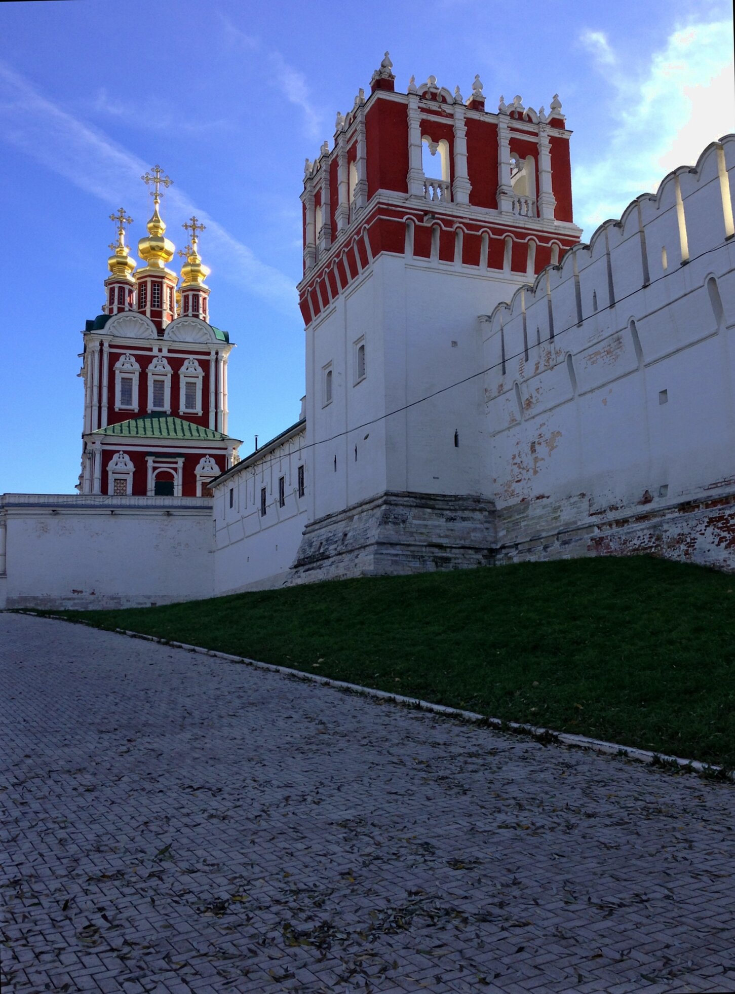 Надвратная Преображенская церковь Новодевичьего монастыря