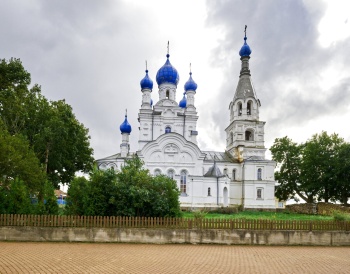 Храм Святых Апостолов Петра и Павла в деревне Ветвеник