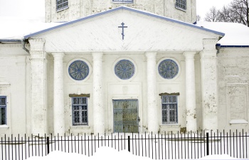 Церковь Тихвинской иконы Божией Матери в Выпуково зимой
