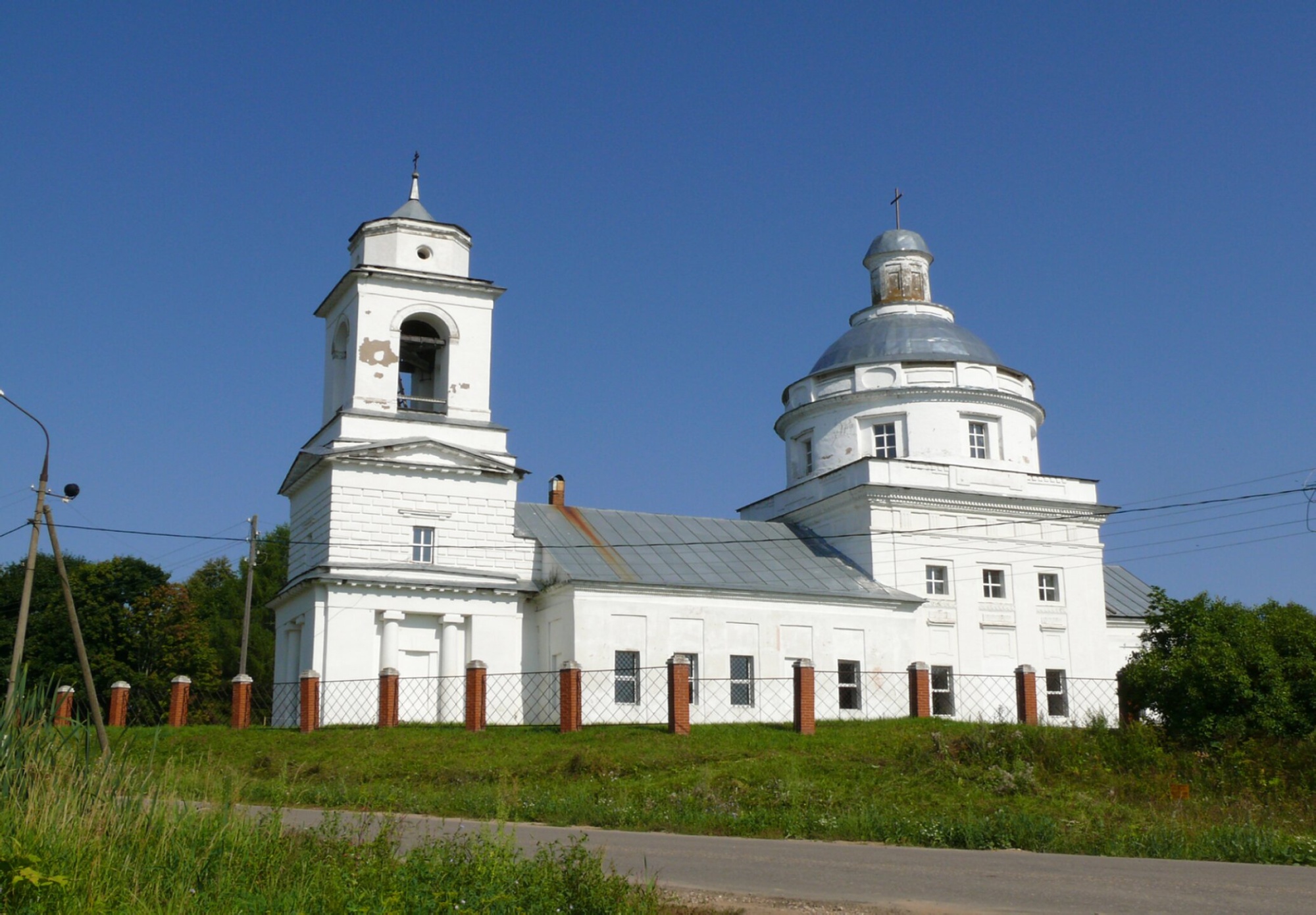 Храм Воскресения Христова в селе Белая Колпь