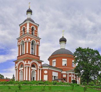 Храм святых апостолов Петра и Павла в Петровском