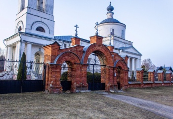 Каменные ворота Церкви Николая Чудотворца в Заскочихе