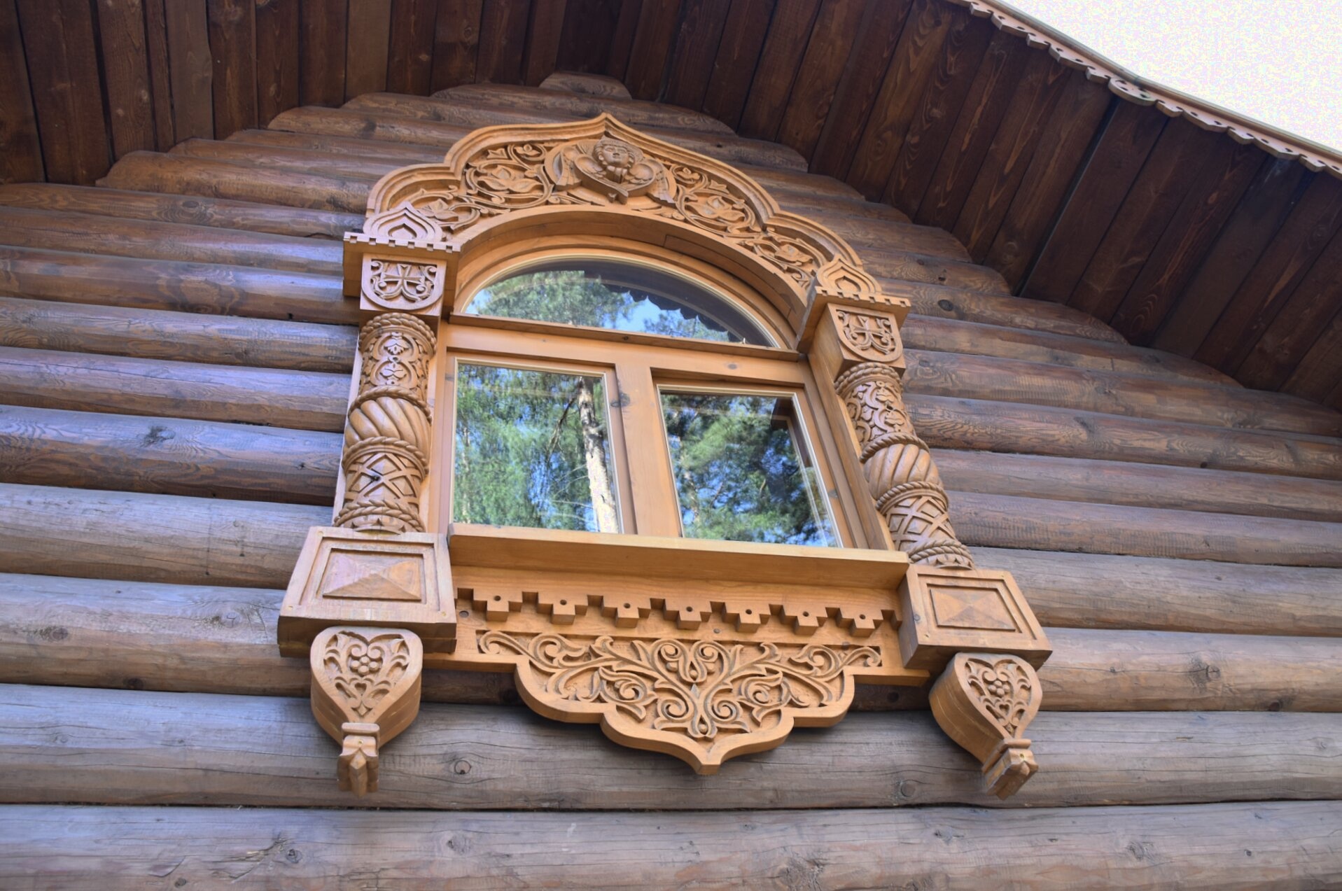 Резной наличник Церкви Коневецкой иконы Божией Матери в Сапёрном