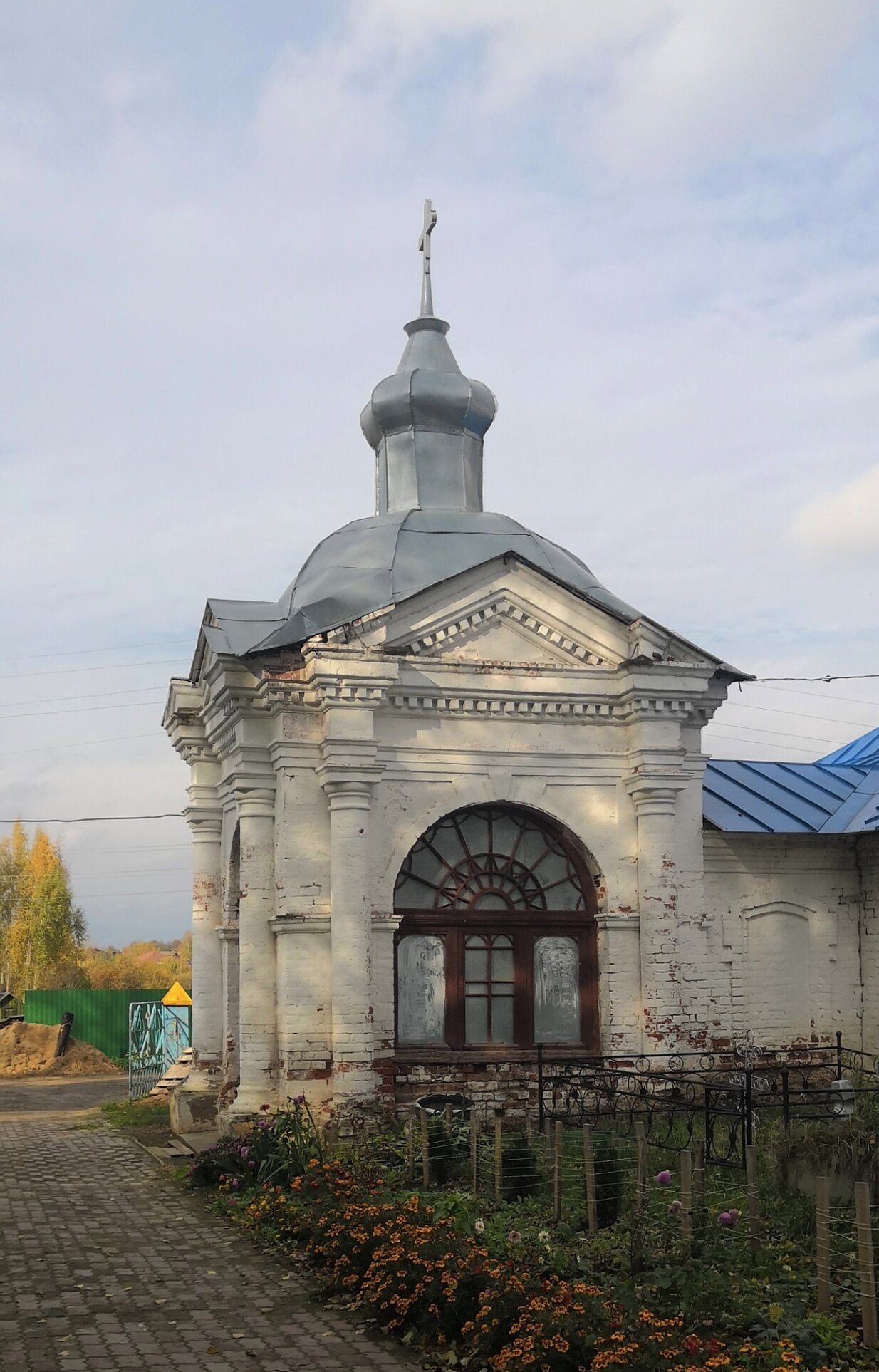 Часовня у Церкви Рождества Богородицы в Некрасовском