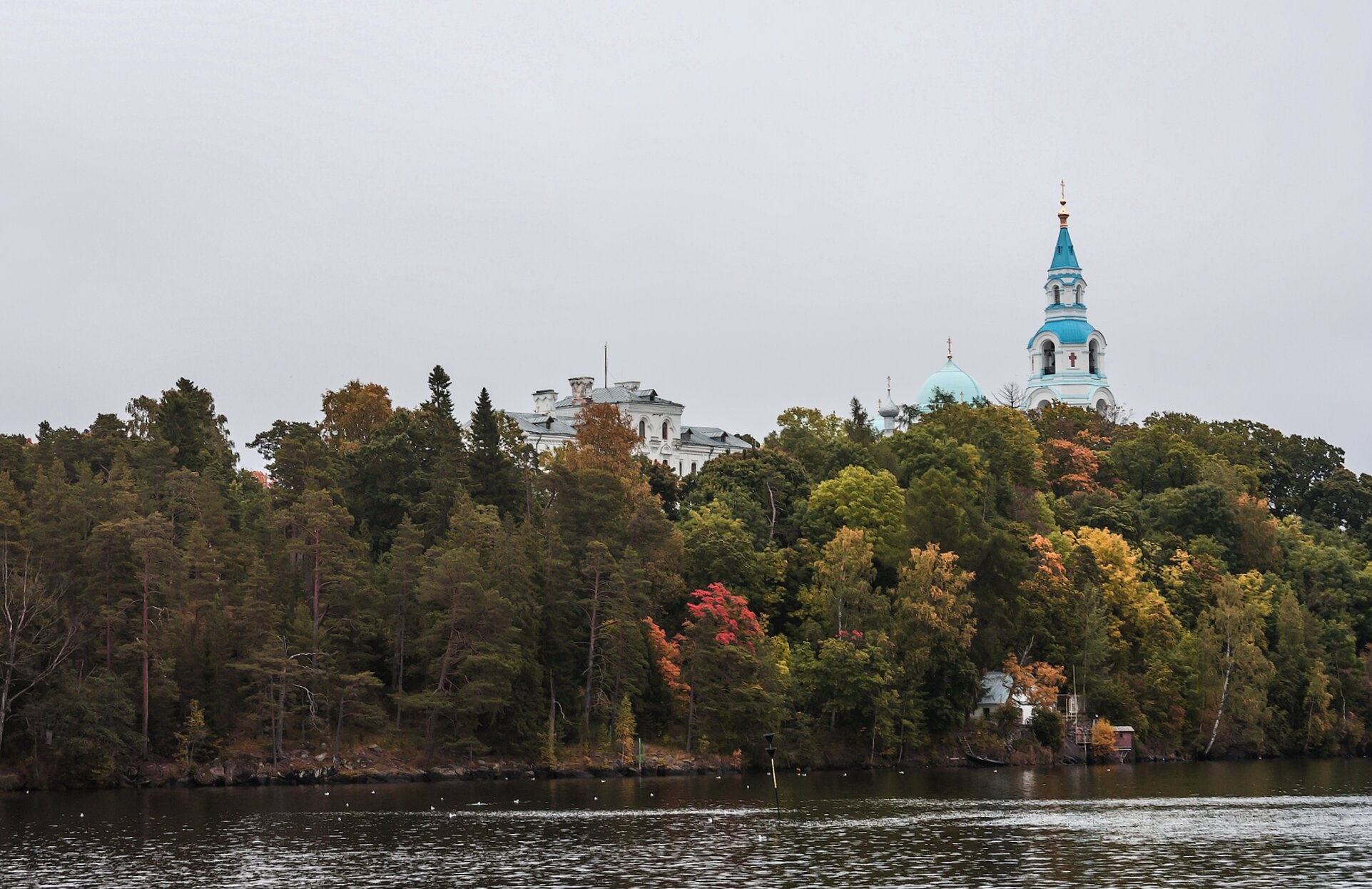 Спасо-Преображенский Валаамский монастырь: вид с Ладожского озера