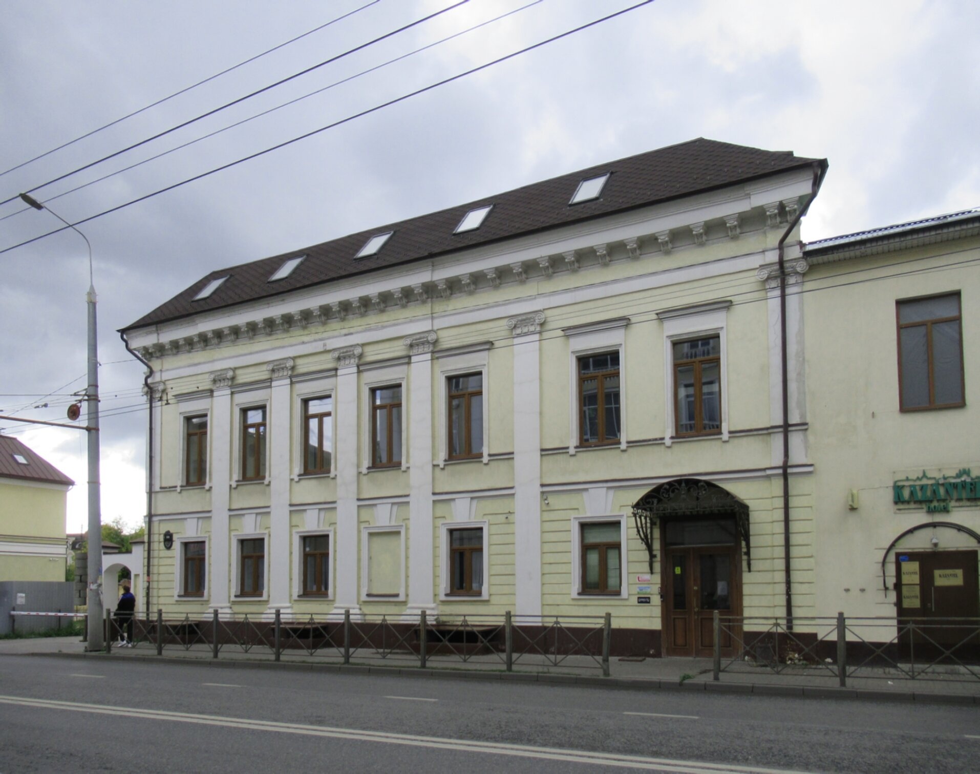 Надвратная церковь святителя Тихона Амафунтского в Казани