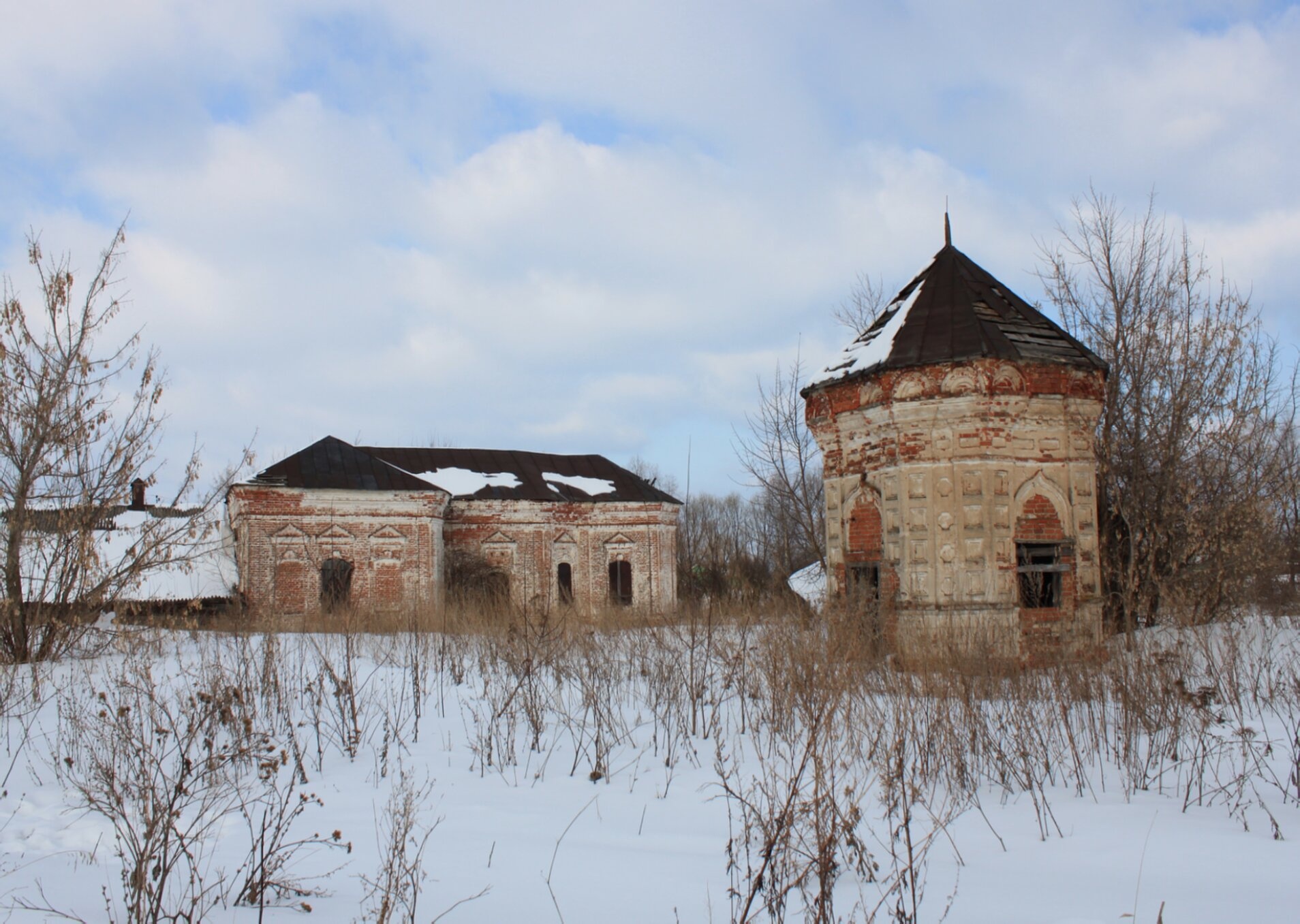 Церковь Троицы Живоначальной в селе Архангельское - история и фотографии
