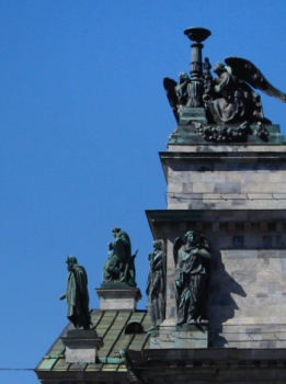 Исаакиевский собор: детали фасада и скульптуры