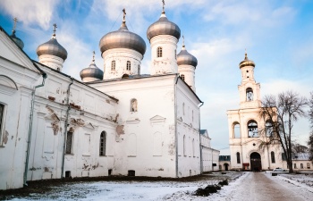 Зимний пейзаж Свято-Юрьева монастыря в Великом Новгороде