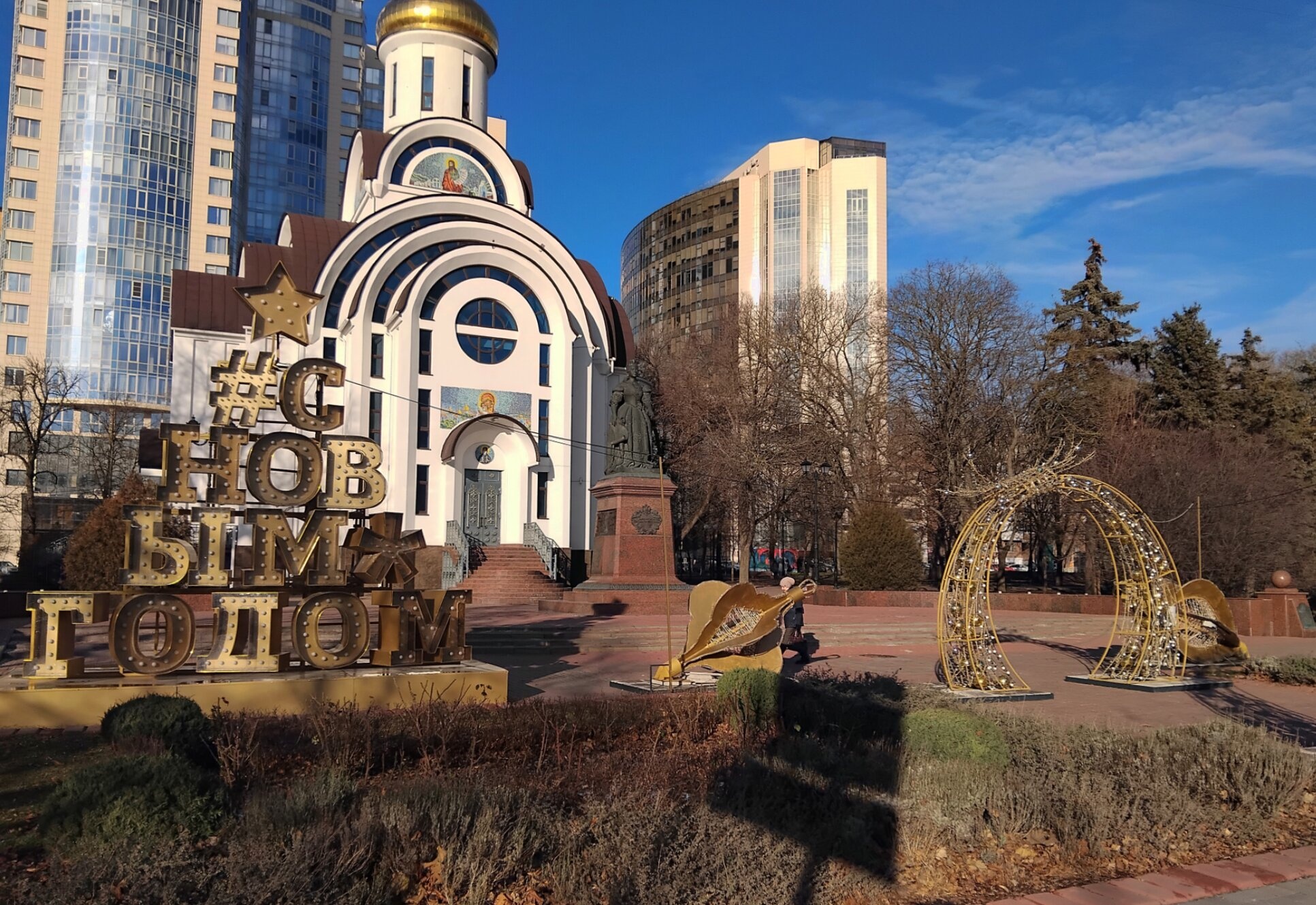 Старо-Покровский храм в новогоднем убранстве