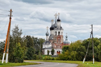 Храм Живоначальной Троицы в селе Дединово