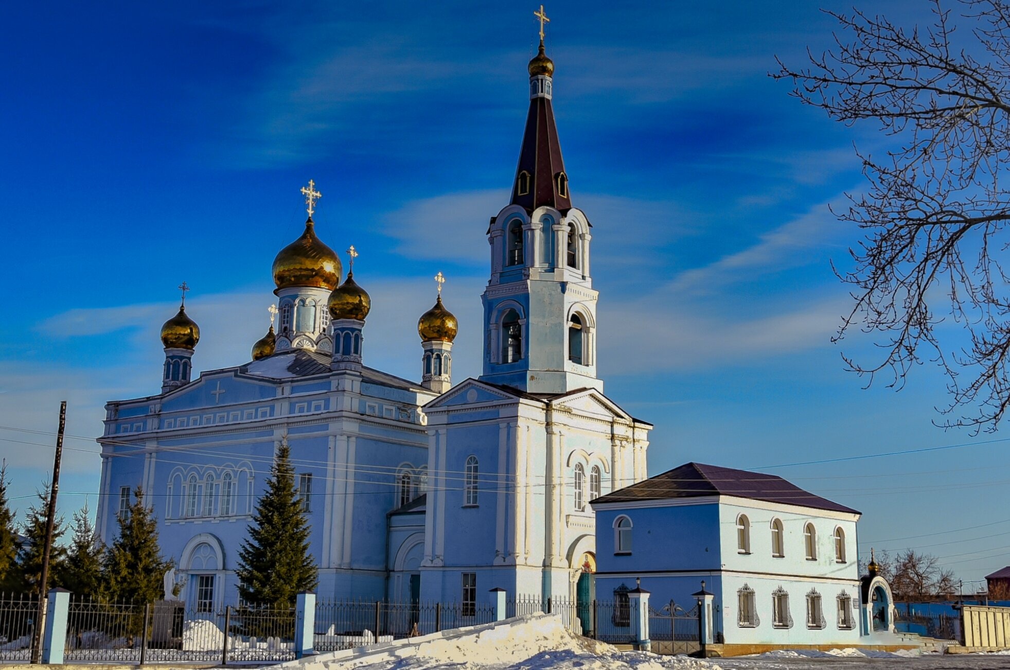 Покровский храм в Каменске-Уральском: зимняя фотография
