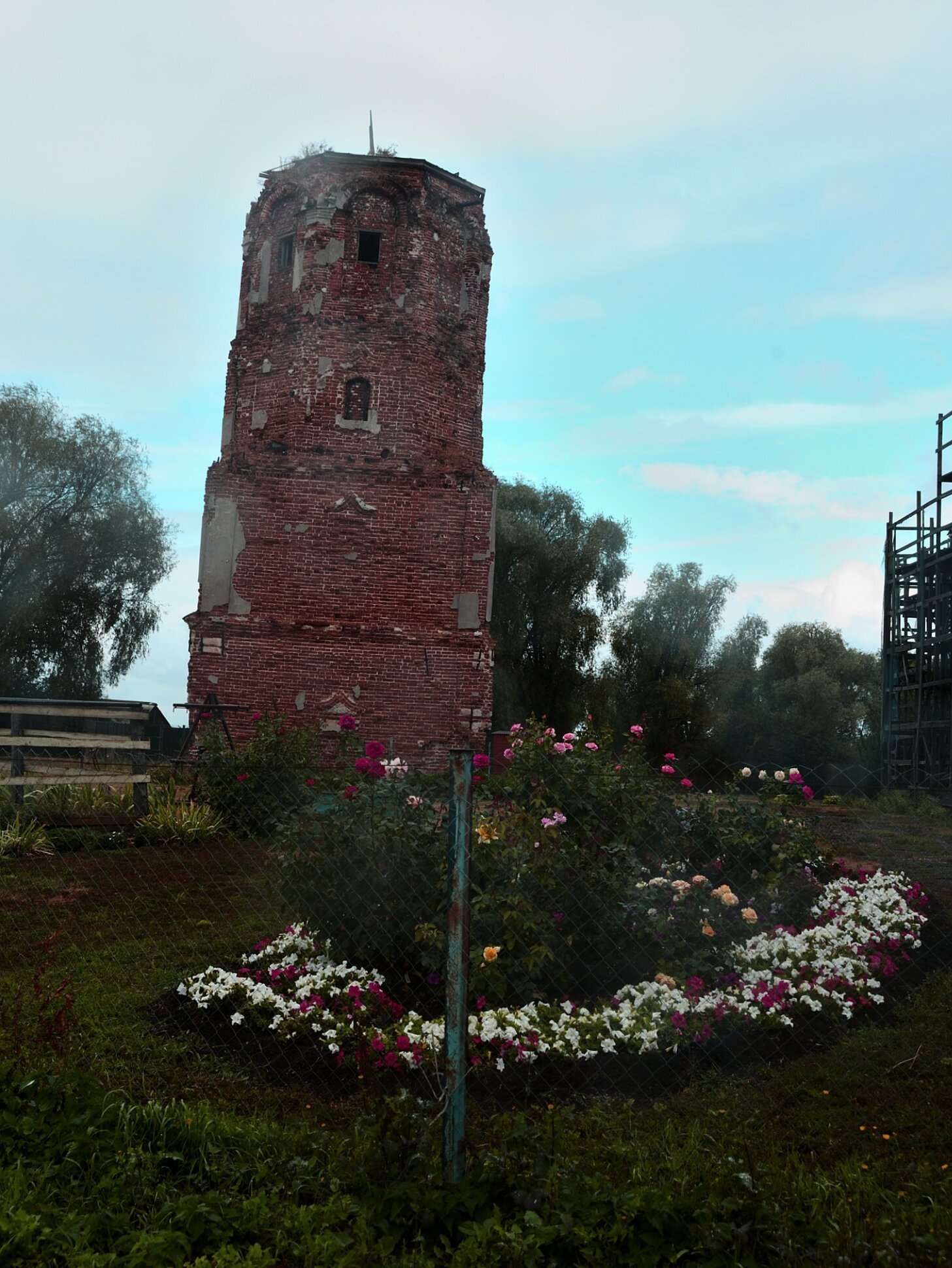 Колокольня Церкви Воскресения Христова в селе Ловцы