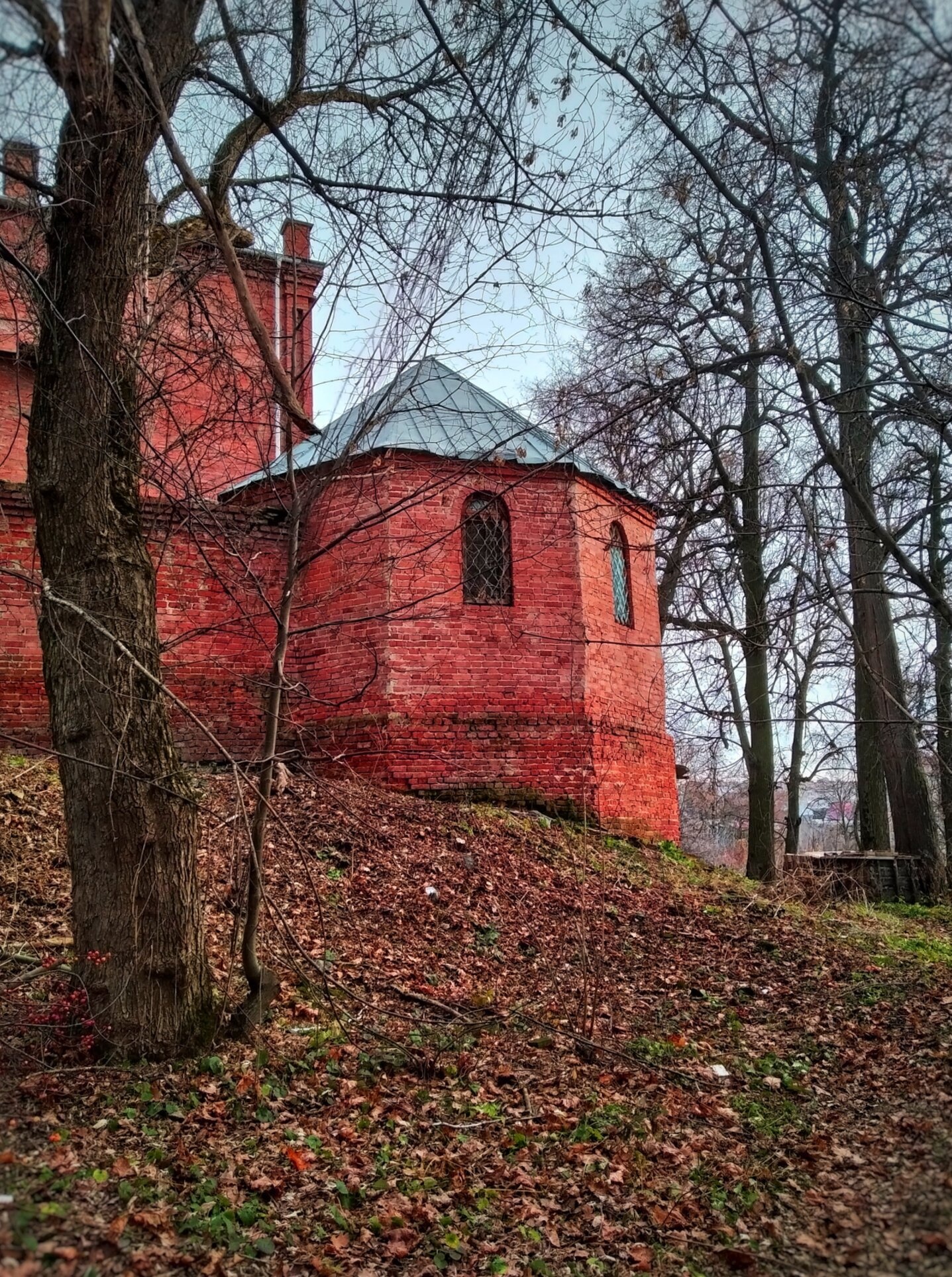 Угловая башня Свято-Лаврентьева мужского монастыря в Калуге
