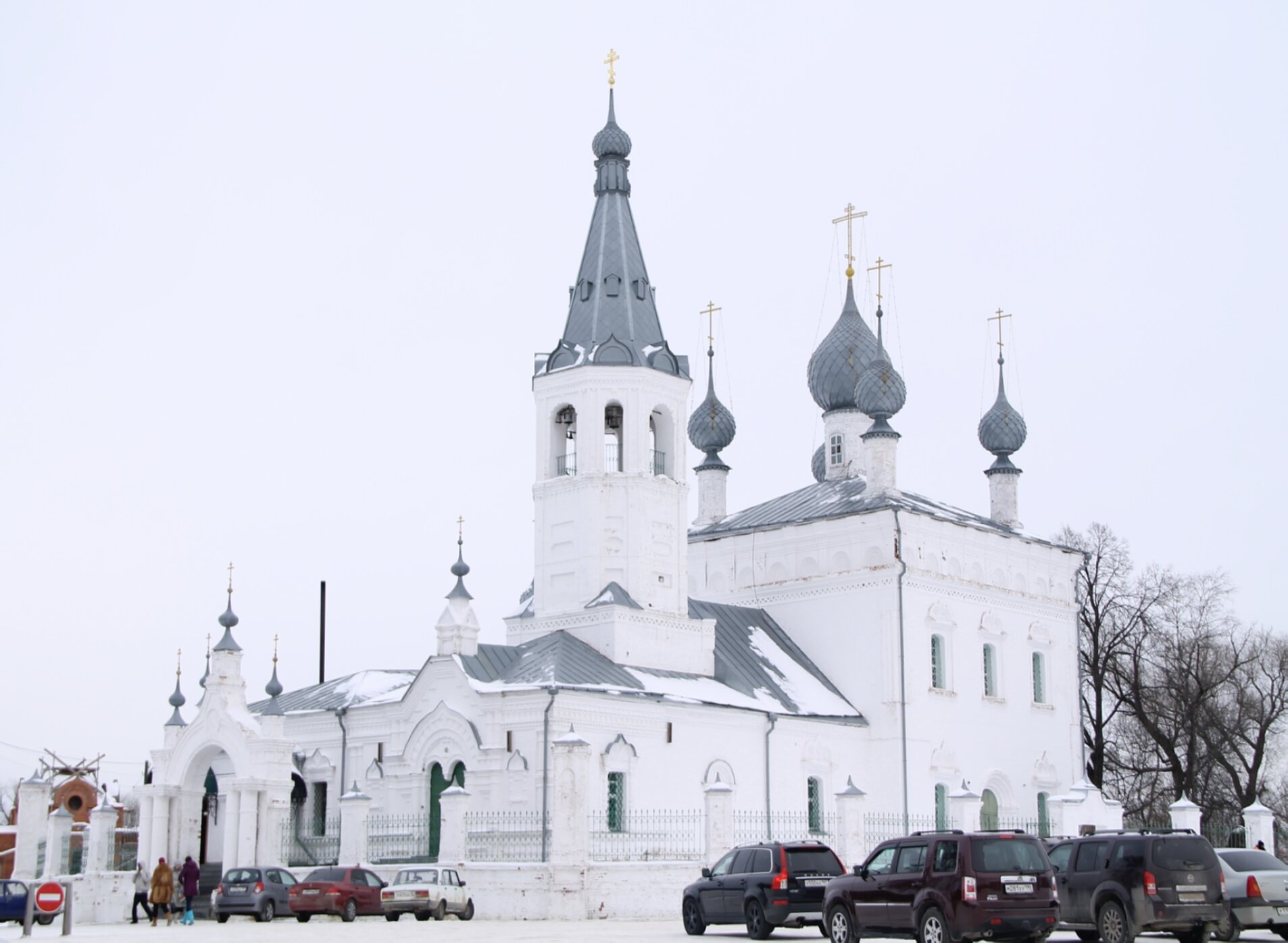 Храм Святителя Иоанна Златоуста в селе Годеново с Животворящим Крестом
