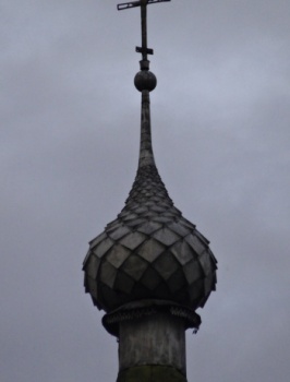 Купол и крест Казанской церкви в Кощеево