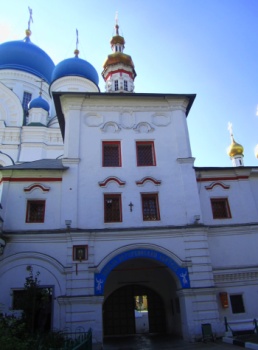 Надвратная церковь Толгской иконы Божией Матери Николо-Перервинского монастыря