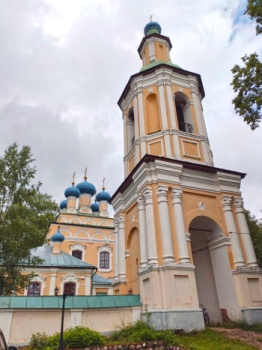 Колокольня Успенской церкви в Николо-Рожке на Селигере