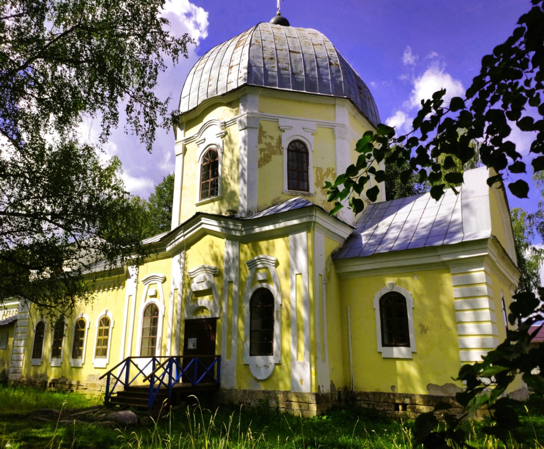 Храм Знамения Пресвятой Богородицы в усадьбе Знаменское-Раёк