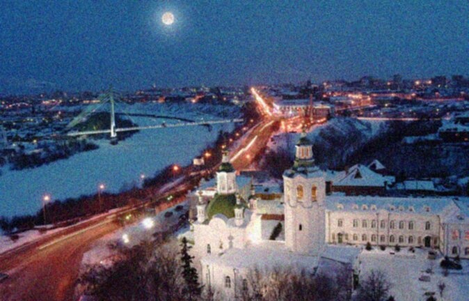 Крестовоздвиженская церковь в Тюмени: зимний ночной пейзаж