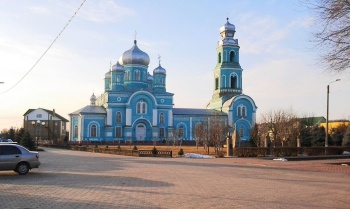 Храм Живоначальной Троицы в поселке Ровеньки