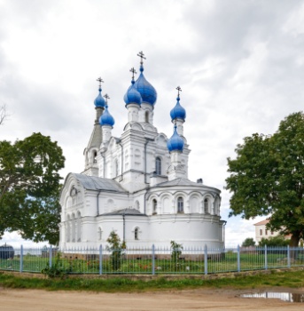 Храм Святых Апостолов Петра и Павла в деревне Ветвеник
