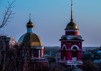 Покровский монастырь в Уфе — архитектурный ансамбль с золотыми куполами
