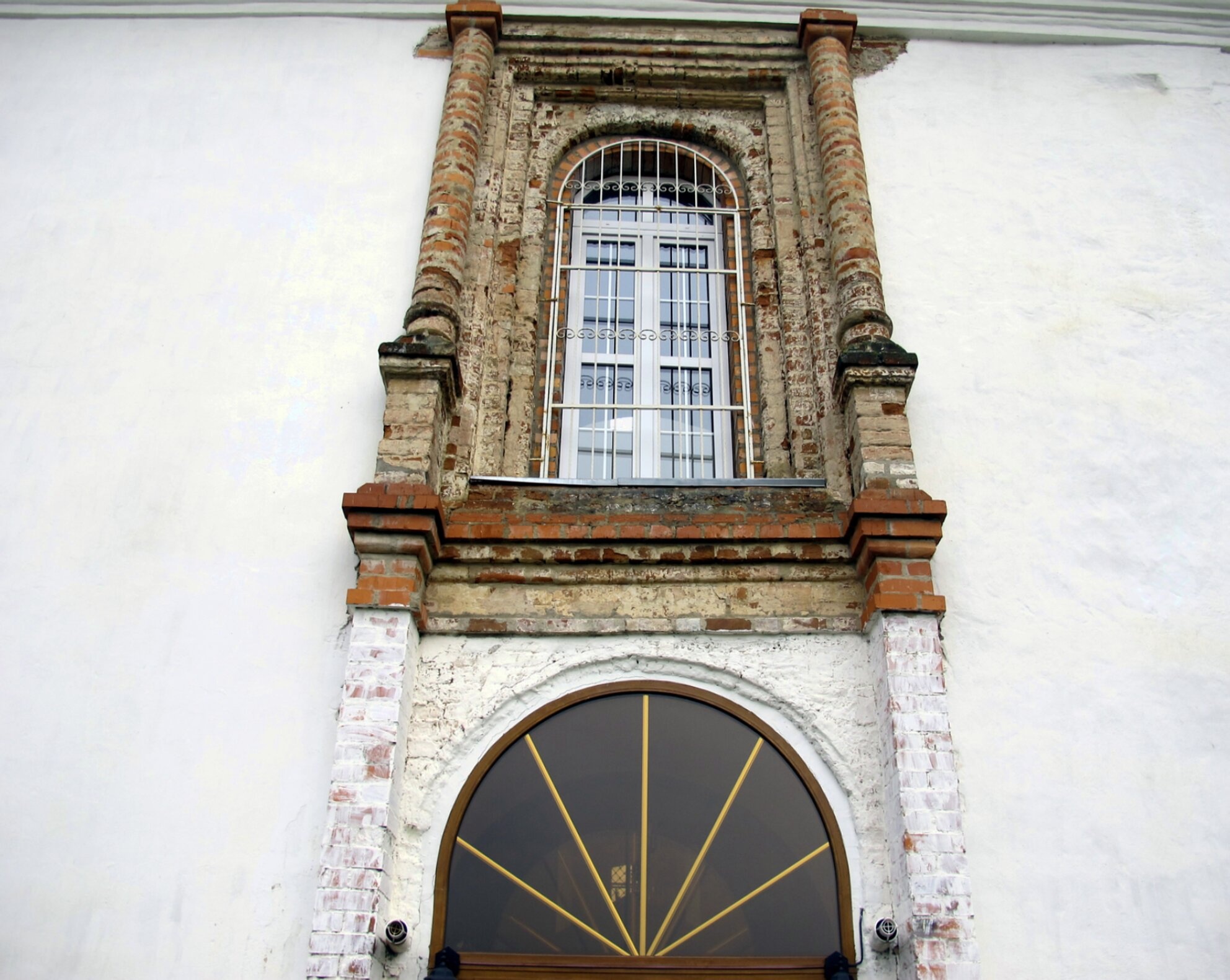 Церковь Иоанна Богослова в Смоленске: фрагмент стены