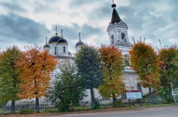 Белый Троицкий собор в Твери