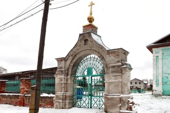 Входные ворота Церкви Рождества Пресвятой Богородицы в Твердилково