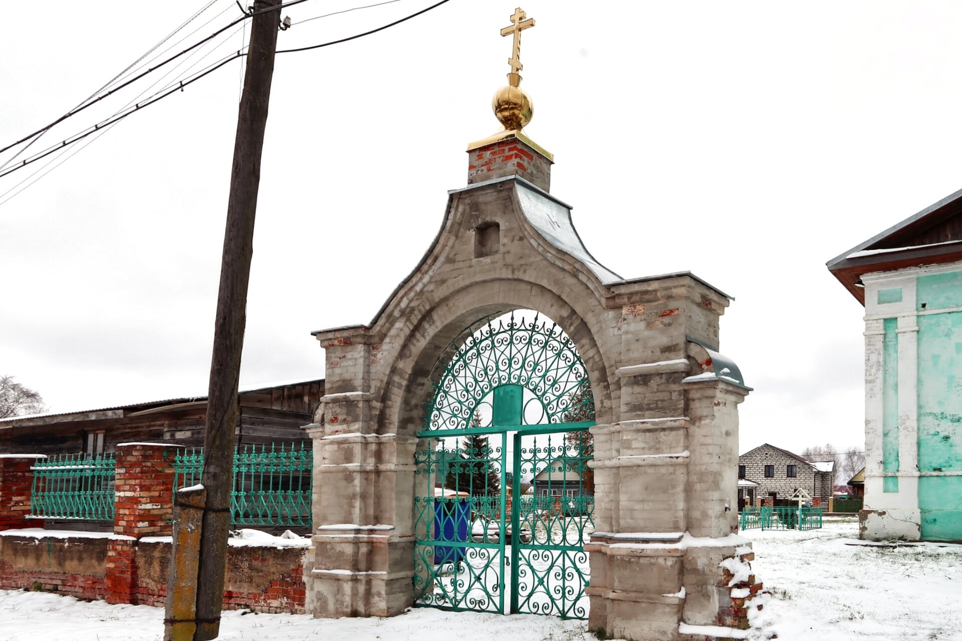 Входные ворота Церкви Рождества Пресвятой Богородицы в Твердилково