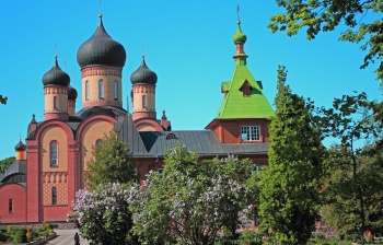 Пюхтицкий Успенский женский монастырь: архитектура и история