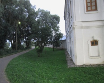 Восточная крепостная стена Свято-Юрьева мужского монастыря