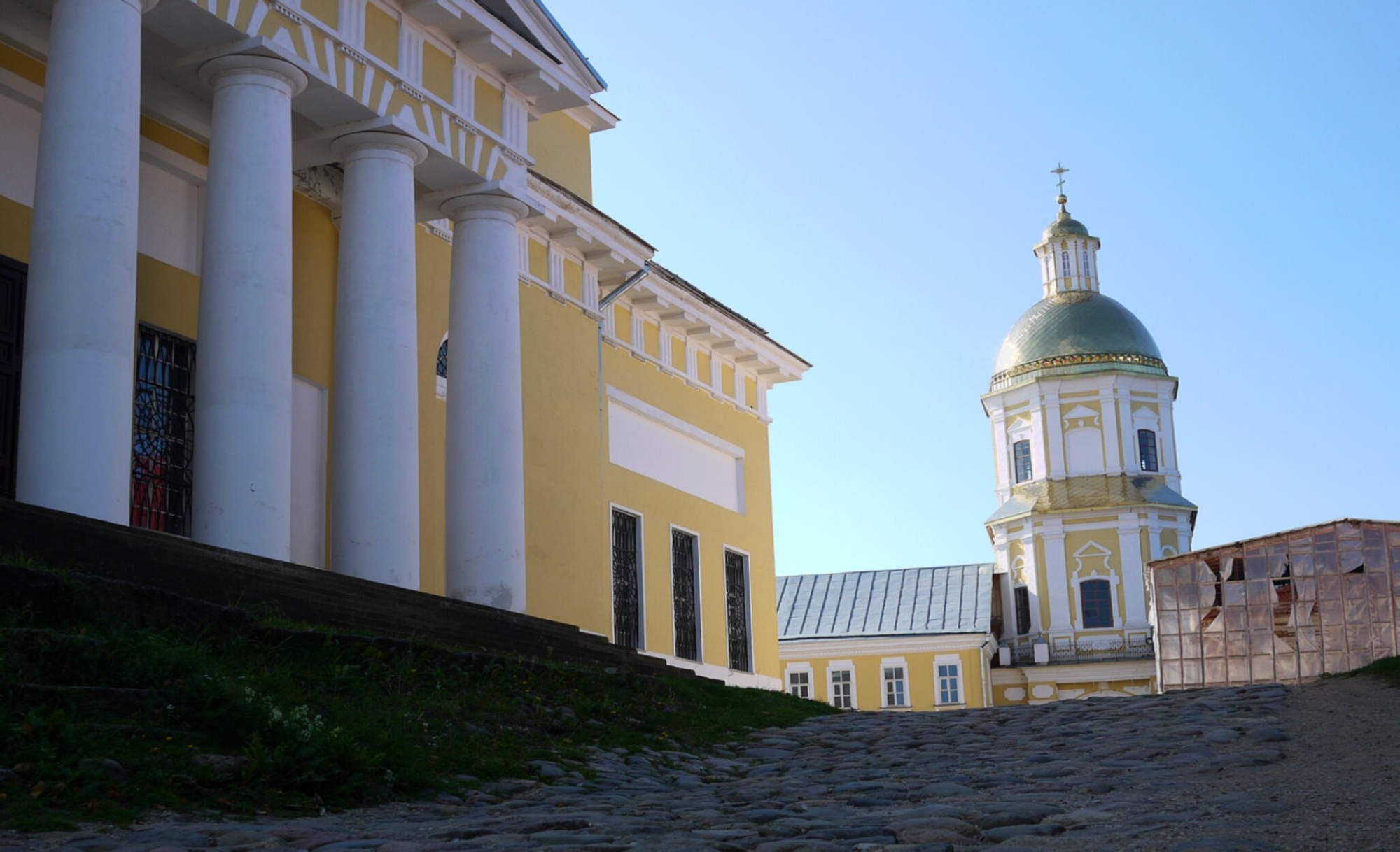 Петропавловская надвратная церковь Нило-Столобенской пустыни