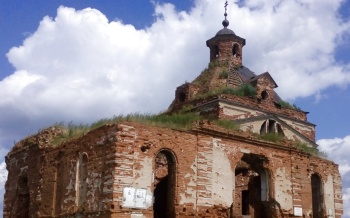 Заброшенная Тихвинская церковь в селе Рыбниковское: фото и описание