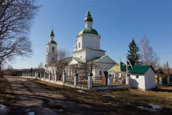 Храм Воскресения Христова в селе Молоди